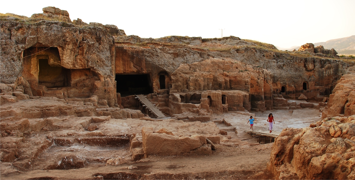 Ergani hilar Çayönü caves and rock tombs