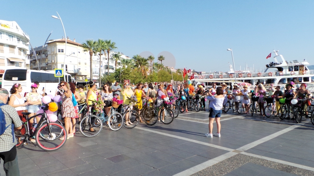 Marmaris fancy women bike ride