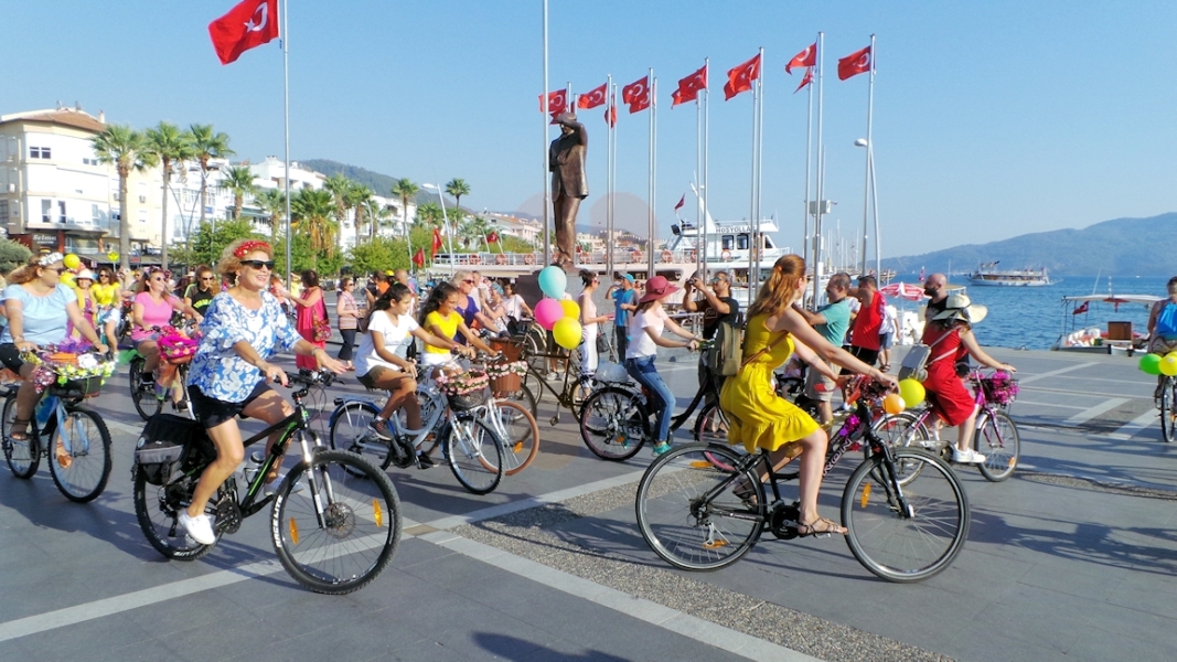 Marmaris fancy women bike ride