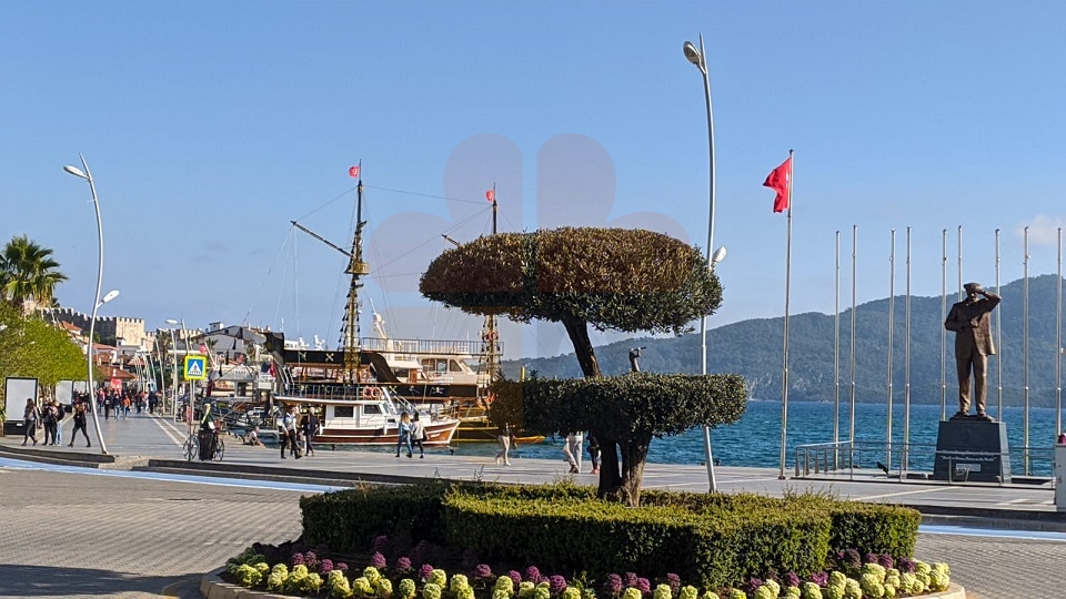 Marmaris Ataturk square on Sunday afternoon