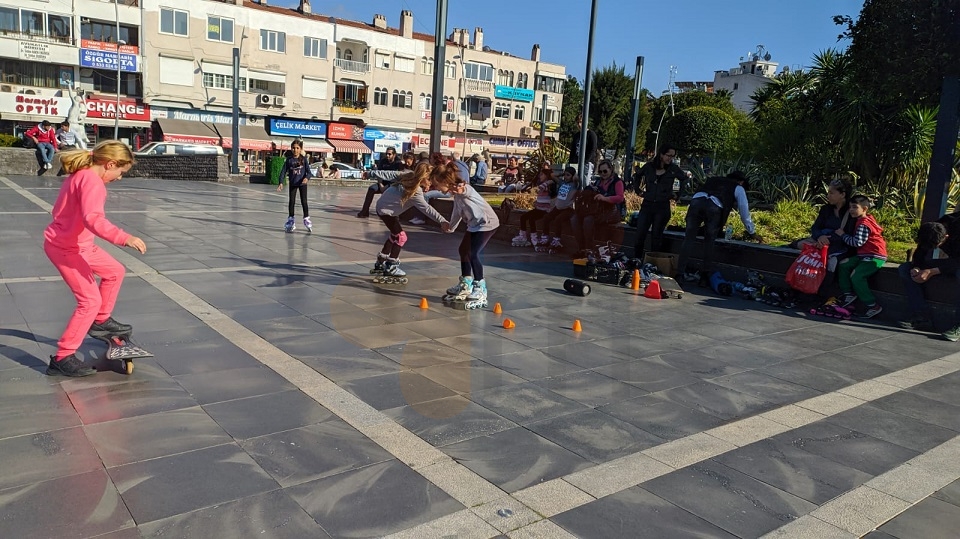 Children in Marmaris center