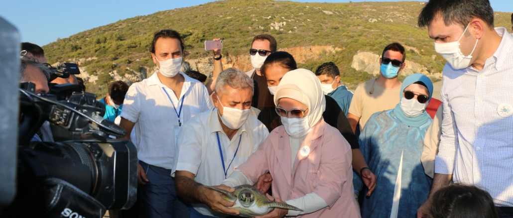 First-Lady-of-Turkey-visiting-Turtle-Beach Sea Turtles Conservation and Monitoring Project
