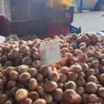 Onions on food markets