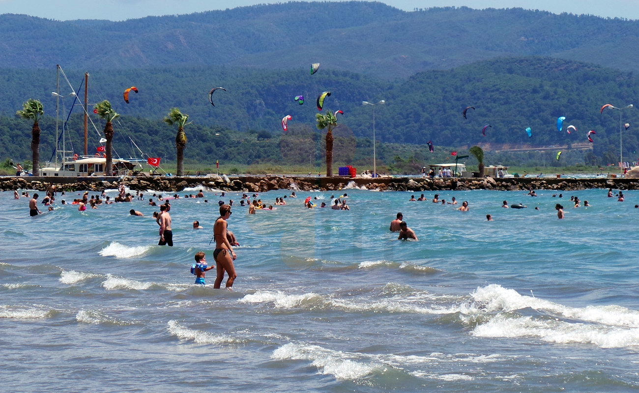 Gokova akyaka beach is a popular beach located in the coastal town of akyaka